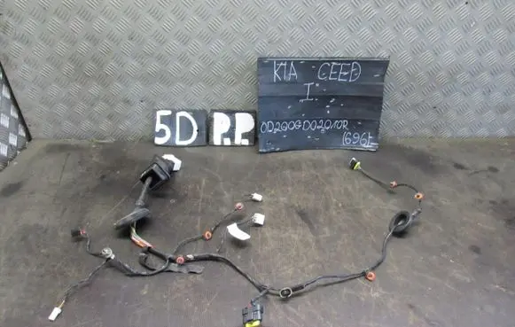 KIA Ceed EUR ISO radio connector 1H060