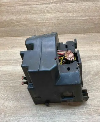 Peugeot 607 Fuse module 9629889580