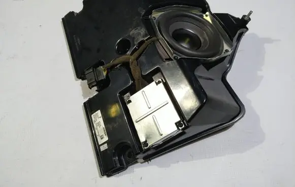 Maserati GranTurismo Subwoofer speaker 67071100