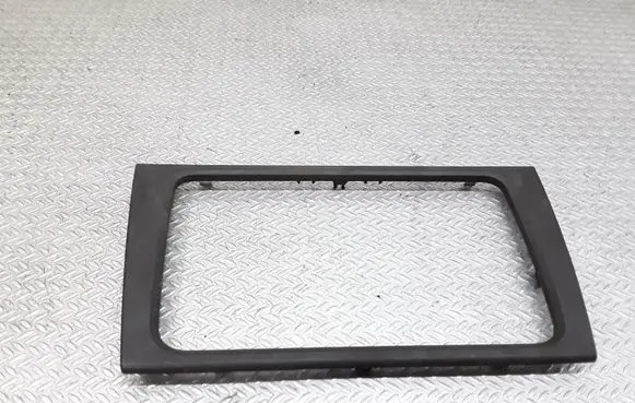 Radio/GPS head unit trim