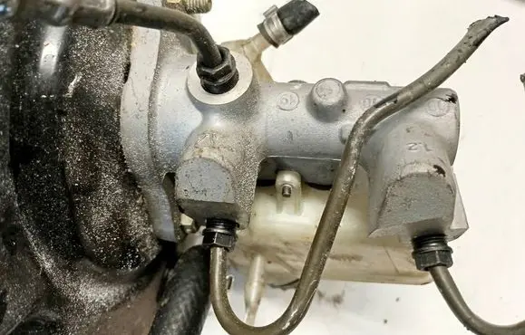 BMW 3 E46 Master brake cylinder 