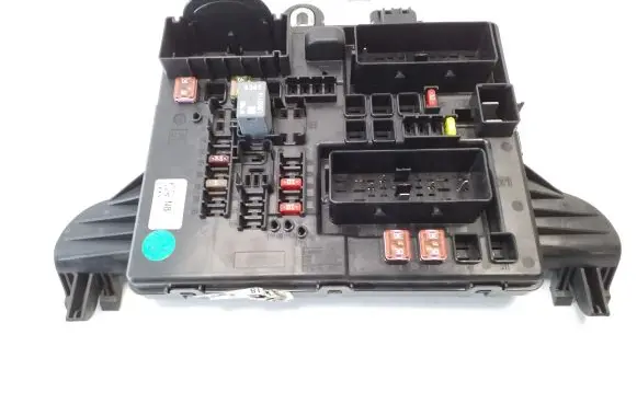 Opel Insignia A Fuse module 13277318
