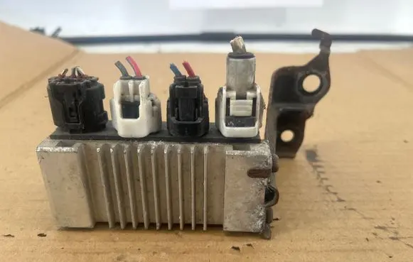 Toyota Avensis T270 Glow plug pre-heat relay 2855130010