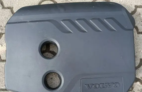 Volvo V40 Engine cover (trim)