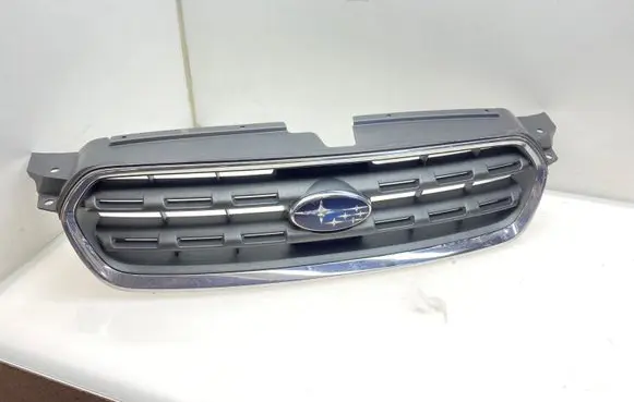 Subaru Outback Front bumper upper radiator grill