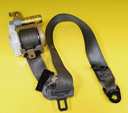Hyundai Lantra I Rear seatbelt E076902