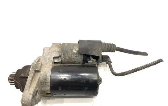 Volkswagen Golf V Starter motor 0001121408