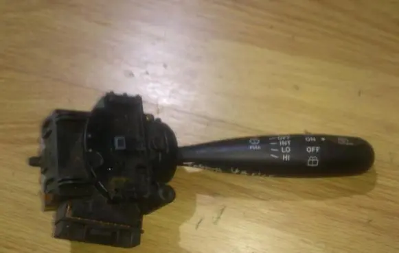 Toyota Yaris Wiper control stalk 173647