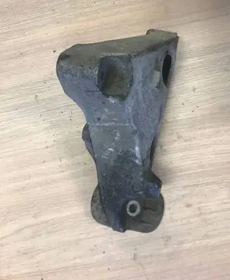 BMW 5 E60 E61 Engine mounting bracket 6777053