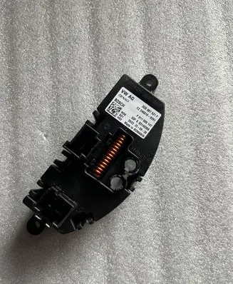 Skoda Octavia Mk3 (5E) Heater blower fan relay 5Q0907521F
