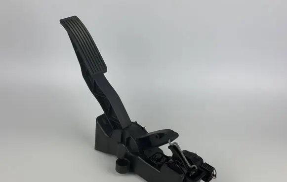 Mercedes-Benz A W169 Accelerator throttle pedal A1693000104 000259 91736020