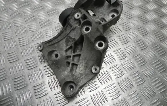 Opel Zafira C Engine mounting bracket 55582510 VD8282