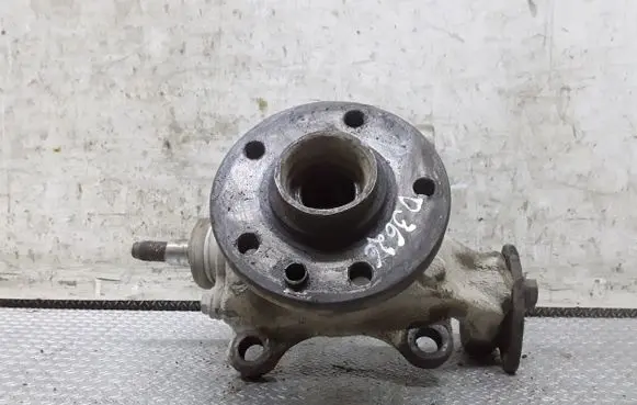Volkswagen Transporter - Caravelle T4 Front wheel hub spindle knuckle