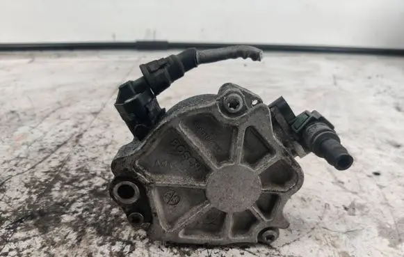 Citroen C4 II Vacuum pump 9684786780