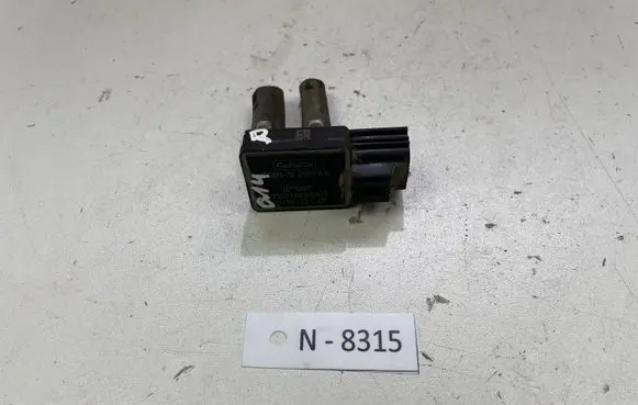 Land Rover Discovery 4 - LR4 Exhaust gas pressure sensor 6G9N5L200AA