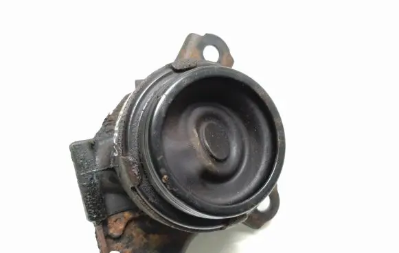 Honda FR-V Engine mount bracket