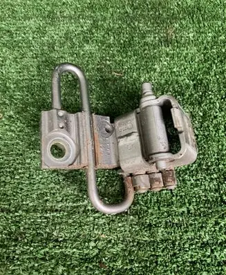 Audi A4 S4 B7 8E 8H Front door lower hinge 8E0831411B EDS1303