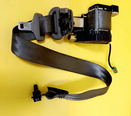 Hyundai Elantra Front seatbelt 33045288