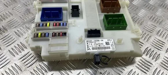 Volvo S60 Fuse module 31343677AA