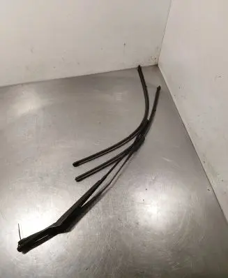 Citroen C4 II Front wiper blade arm 9680477280 9680477080