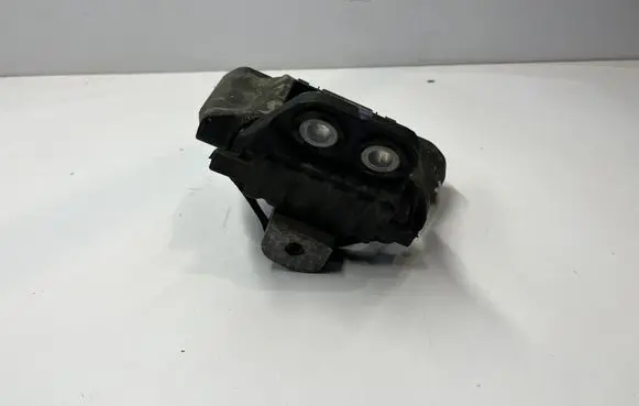 Volvo XC90 Engine mount bracket 31330588