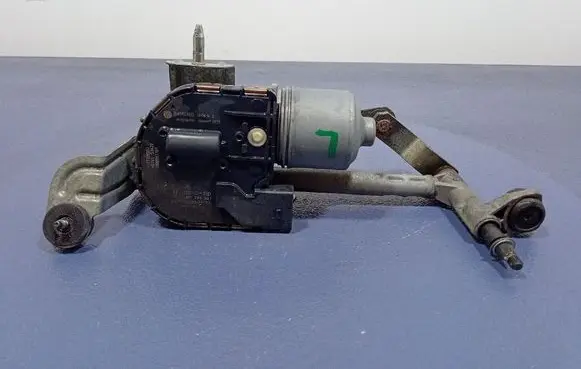 Volkswagen Golf Plus Front wiper linkage and motor 5M0955023E