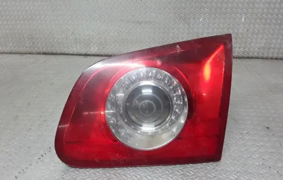 Tailgate rear/tail lights