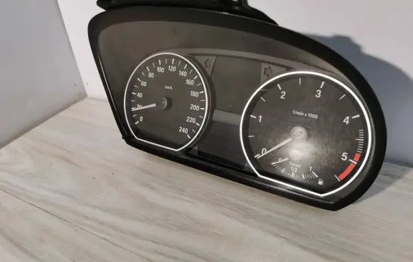 BMW 1 E81 E87 Speedometer (instrument cluster) 9166821 1024952-85
