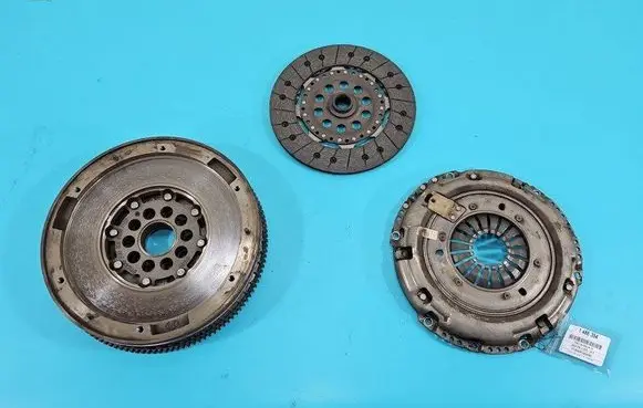 Volvo V40 Dual mass flywheel 31437536 IMPRK1486354