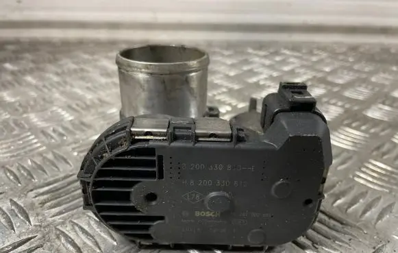 Renault Koleos I Throttle valve 8200330810 0281002681 8200330812