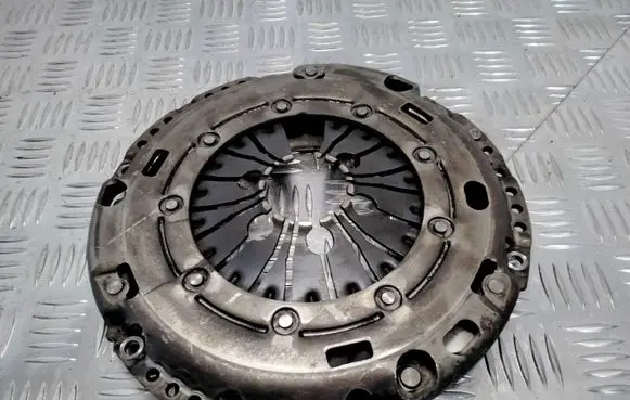 Volkswagen Touran I Pressure plate MK228E 3082000780