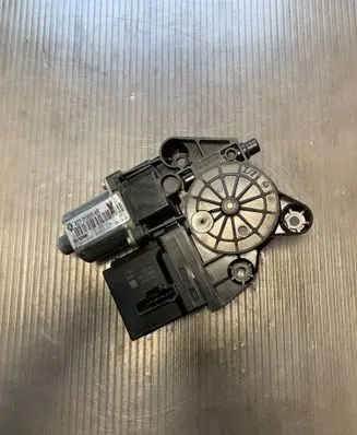 Renault Scenic III - Grand scenic III Rear door window regulator motor 827310004R 915946100