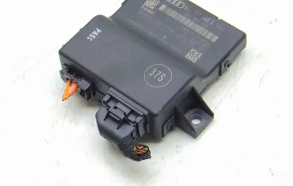 Audi Q3 8U Gateway control module 8U0907468S