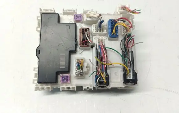 Suzuki Swift II Fuse module P6009369