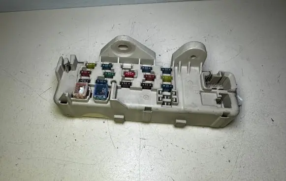 Mazda 626 Fuse module 9H260835 4978