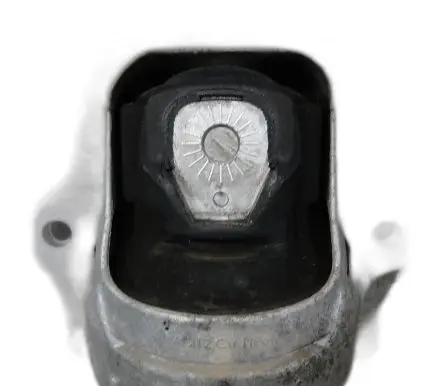 Engine mount vacuum valve