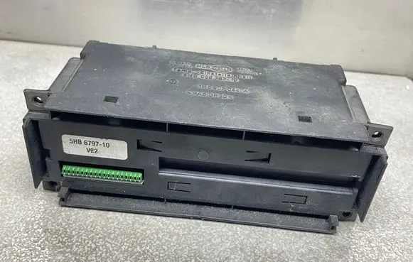 Volkswagen Golf III Climate control unit 5hb00679710 1h0907044