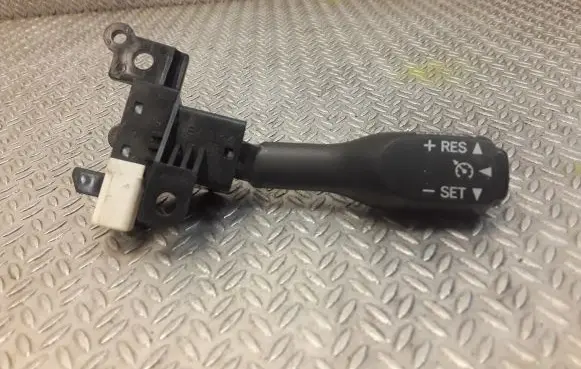 Lexus IS 220D-250-350 Cruise control switch 
