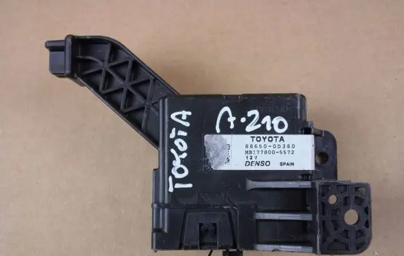 Toyota Yaris Air conditioner control unit module 886500D380