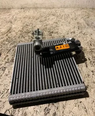 Volvo XC40 Air conditioning (A/C) radiator (interior) 