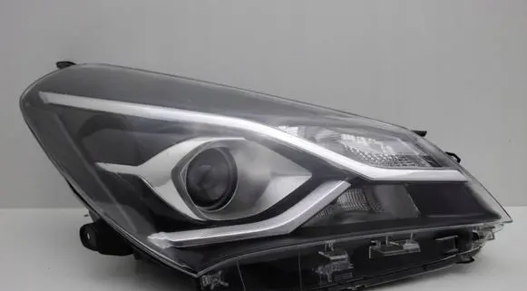 Toyota Yaris XP210 Headlight/headlamp