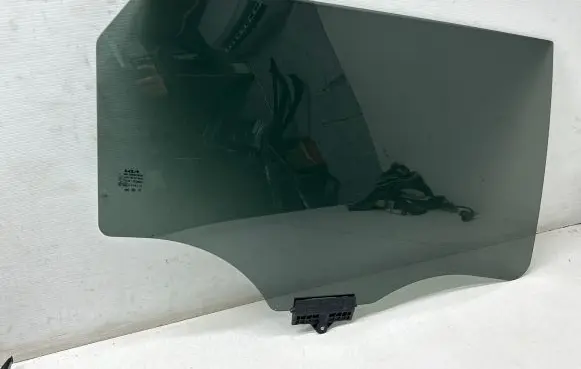 Rear door window glass