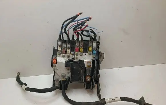 Citroen DS7 Crossback Fuse module 20200220