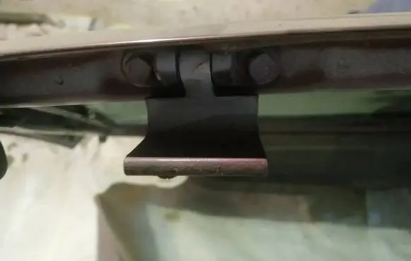 Tailgate/trunk/boot hinge