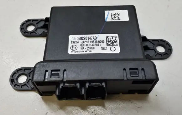 Chrysler Pacifica Gateway control module 068293147AD