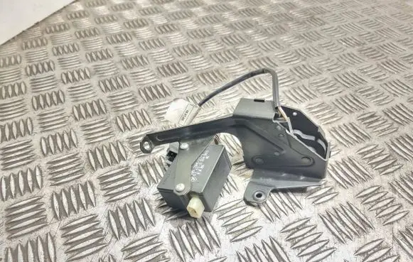 BMW 5 E39 Tailgate window lock/catch/latch 8384069 67118384069
