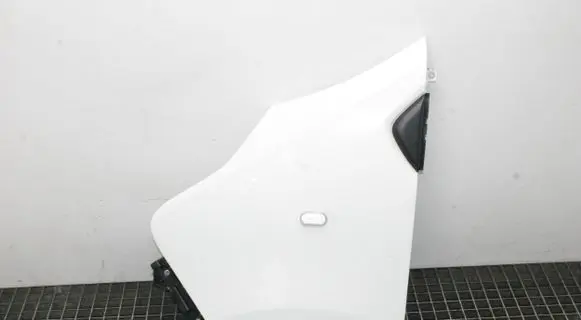 Nissan NV300 Fender