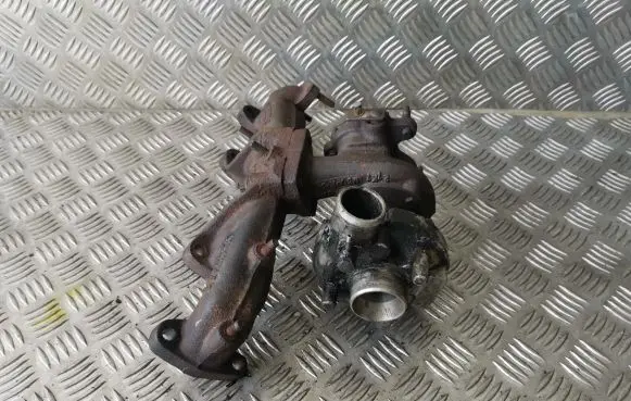 Volkswagen PASSAT B5 Turbo 028145702