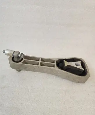 Engine mount bracket
