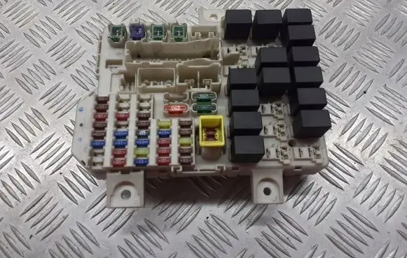 Mitsubishi Colt Fuse box cover MN108319